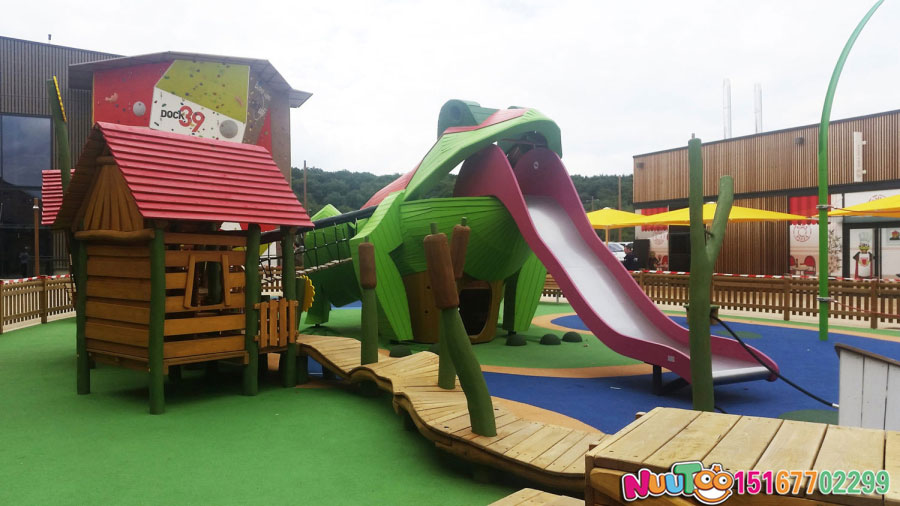 What are the factors in the design of outdoor children's playgrounds that need attention?