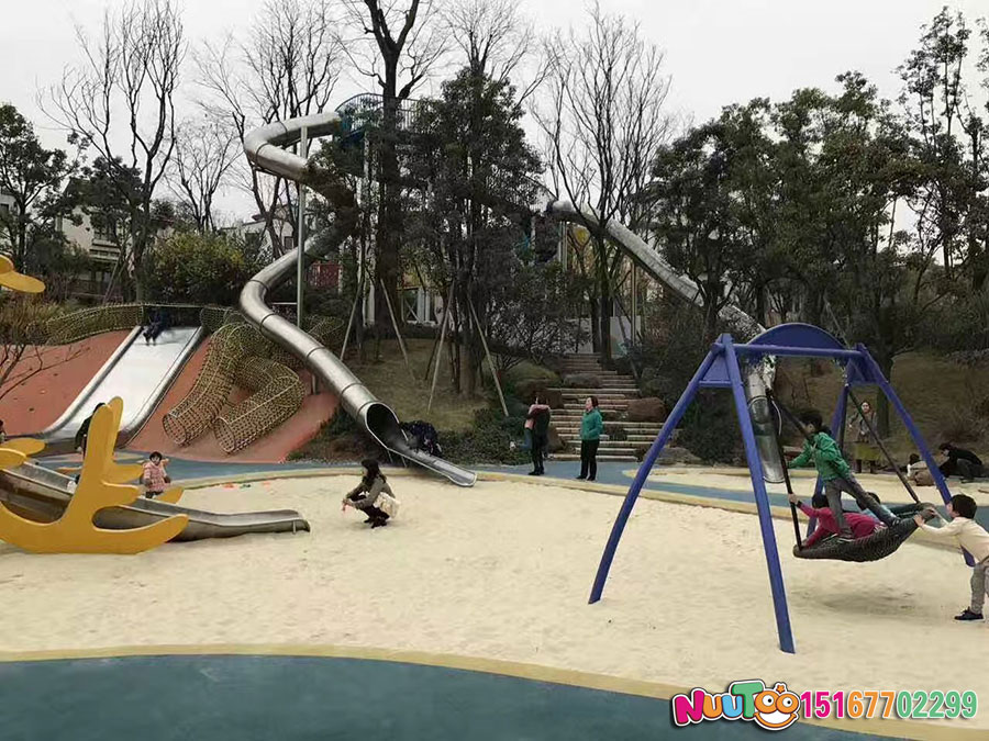What are the investment advantages of children's play equipment? Start from the following two points